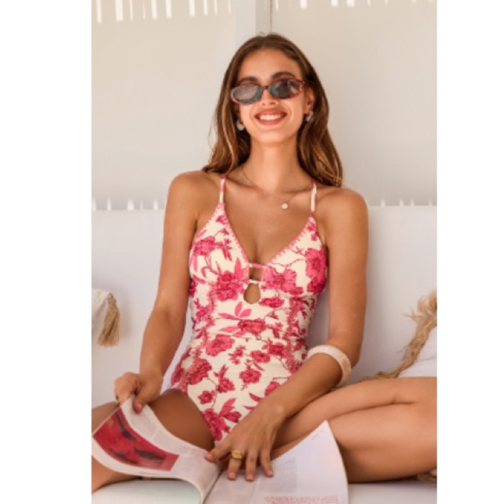 CUPSHE one piece NWT